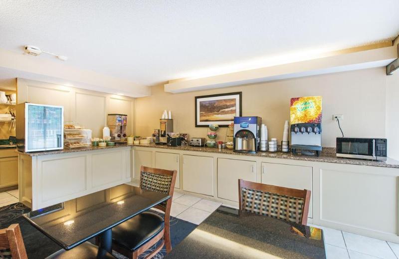 Days By Wyndham Charlottesville/university Area